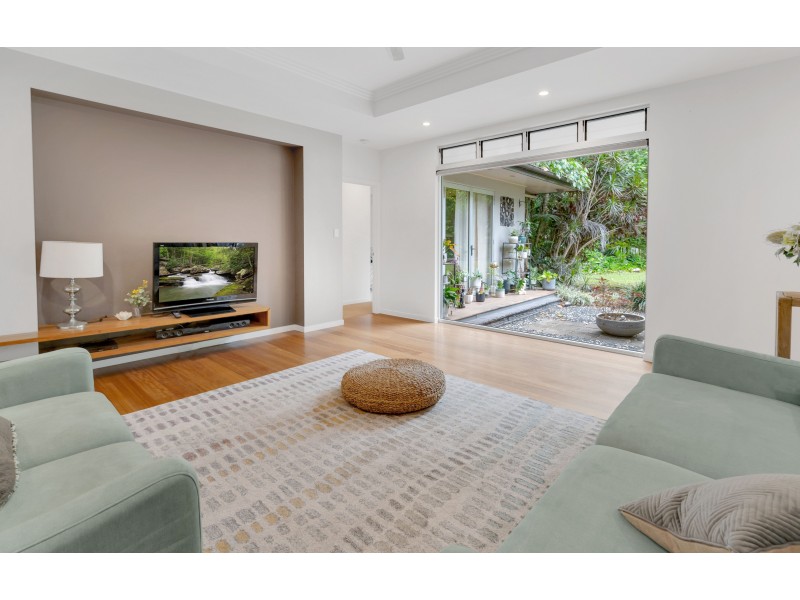 90 Arthur Lyons Drive, Redlynch QLD 4870