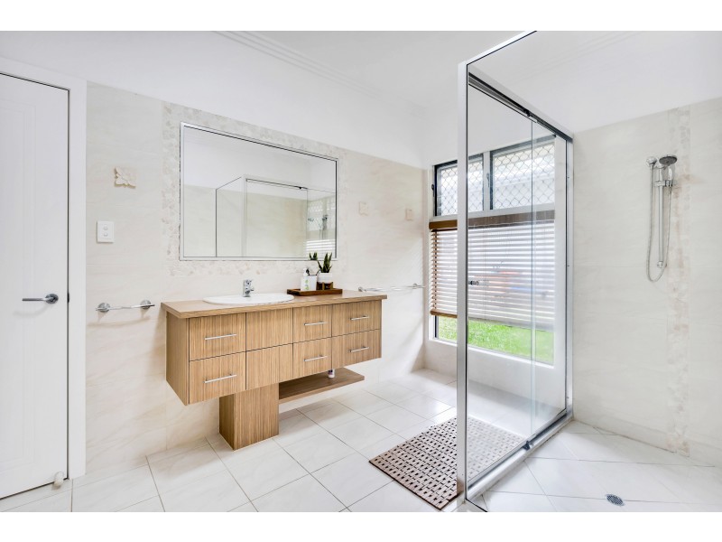 90 Arthur Lyons Drive, Redlynch QLD 4870