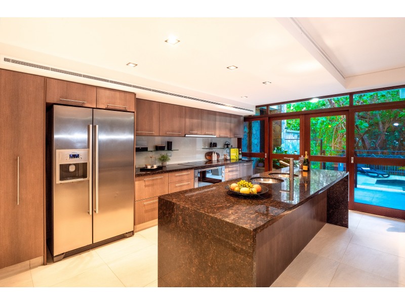 114/5 Triton Street, Palm Cove QLD 4879