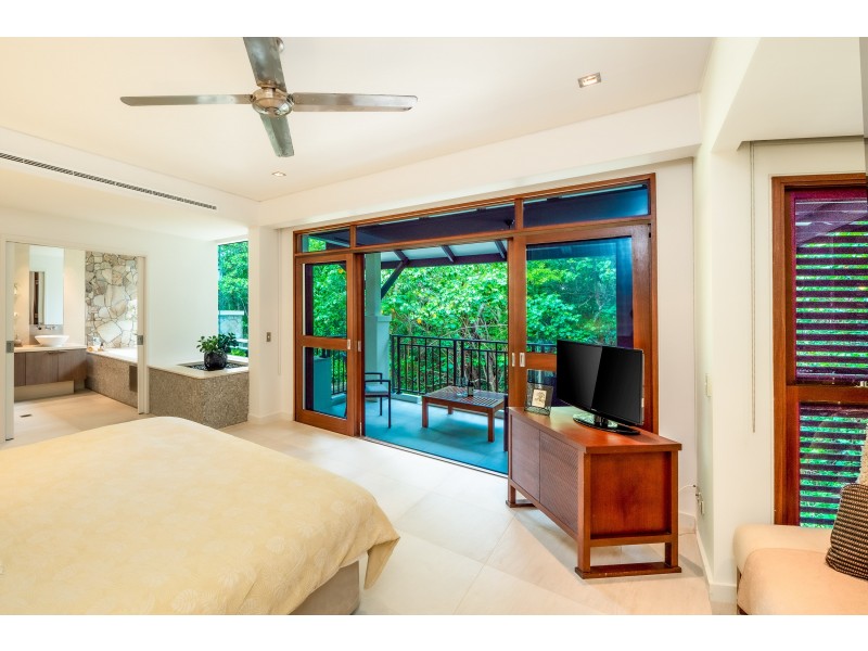 114/5 Triton Street, Palm Cove QLD 4879