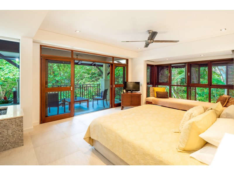 114/5 Triton Street, Palm Cove QLD 4879