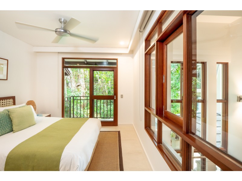 114/5 Triton Street, Palm Cove QLD 4879
