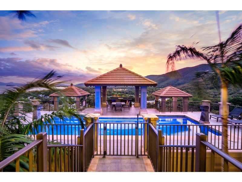 2/11 Colonel Cummings Drive, Palm Cove QLD 4879