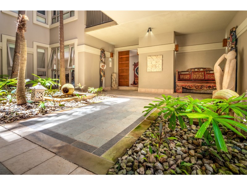 2/11 Colonel Cummings Drive, Palm Cove QLD 4879