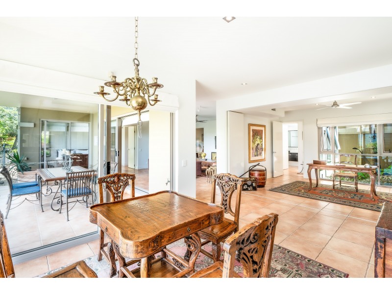 2/11 Colonel Cummings Drive, Palm Cove QLD 4879