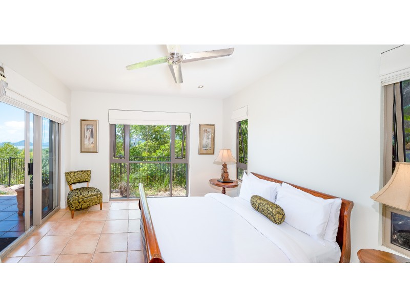 2/11 Colonel Cummings Drive, Palm Cove QLD 4879