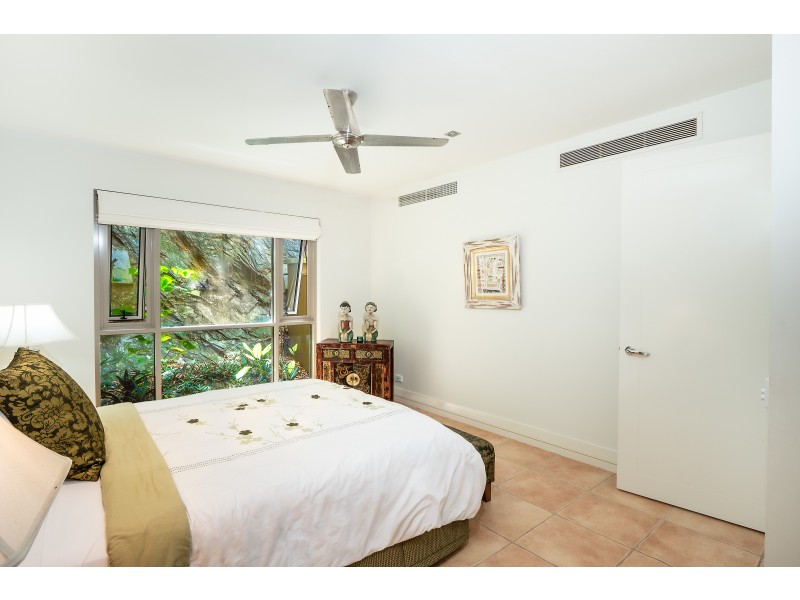 2/11 Colonel Cummings Drive, Palm Cove QLD 4879