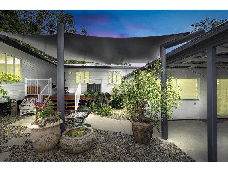 5 Crowley Close, Whitfield QLD 4870