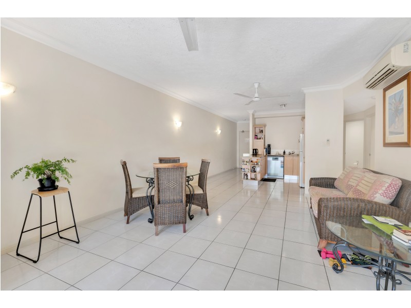 1718/2-10 Greenslopes Street, Cairns North QLD 4870