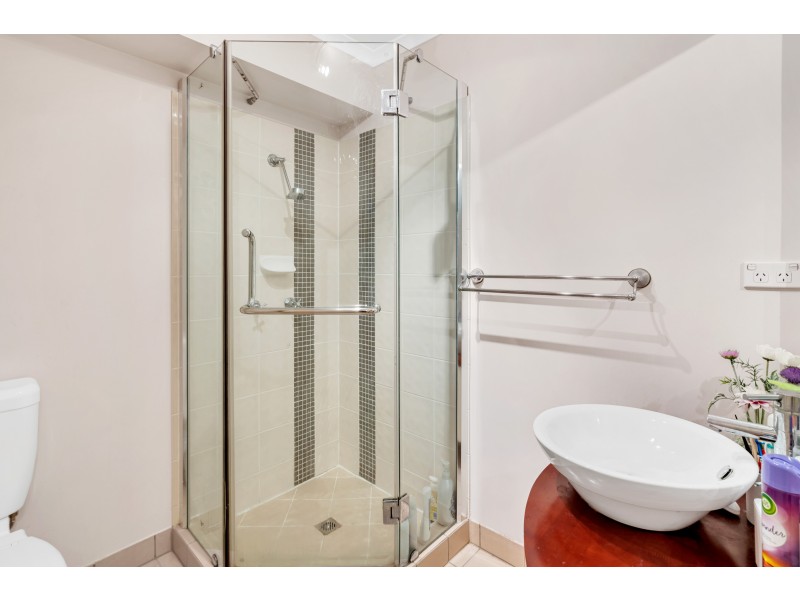 327/29-33 Springfield Crescent, Manoora QLD 4870