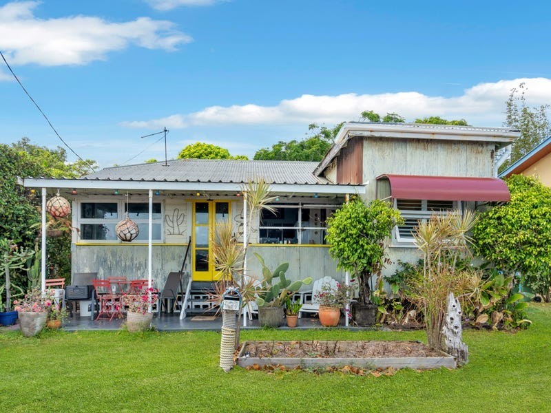 187 O’Shea Esplanade, Machans Beach QLD 4878