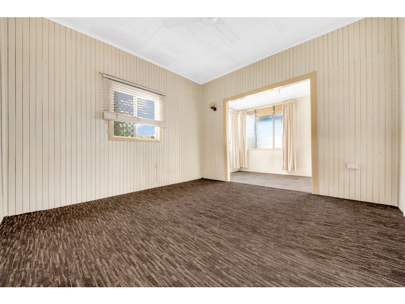 27 Roberts Street, South Gladstone QLD 4680