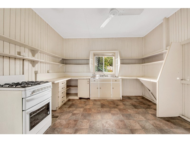 27 Roberts Street, South Gladstone QLD 4680