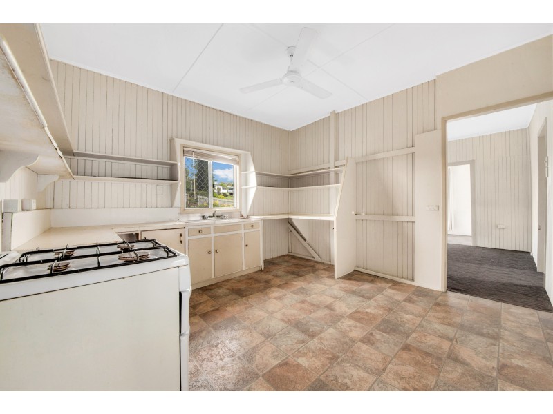 27 Roberts Street, South Gladstone QLD 4680