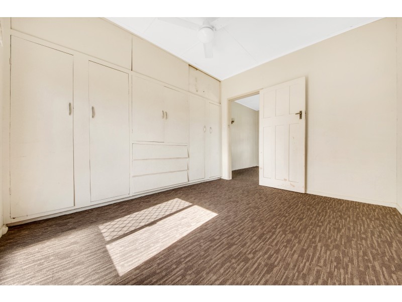 27 Roberts Street, South Gladstone QLD 4680