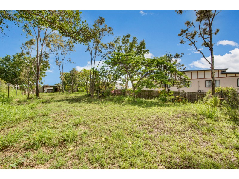 27 Roberts Street, South Gladstone QLD 4680
