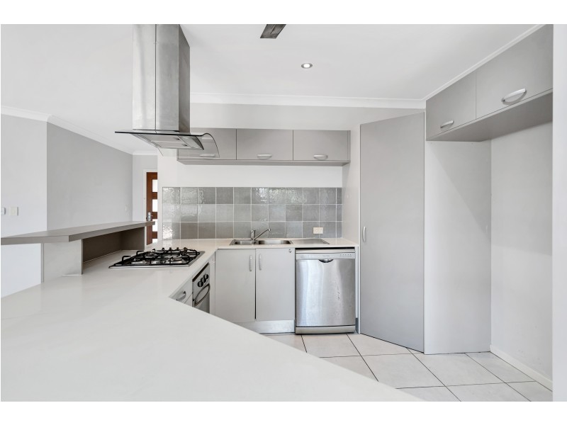 64 Norfolk Circuit, Redlynch QLD 4870