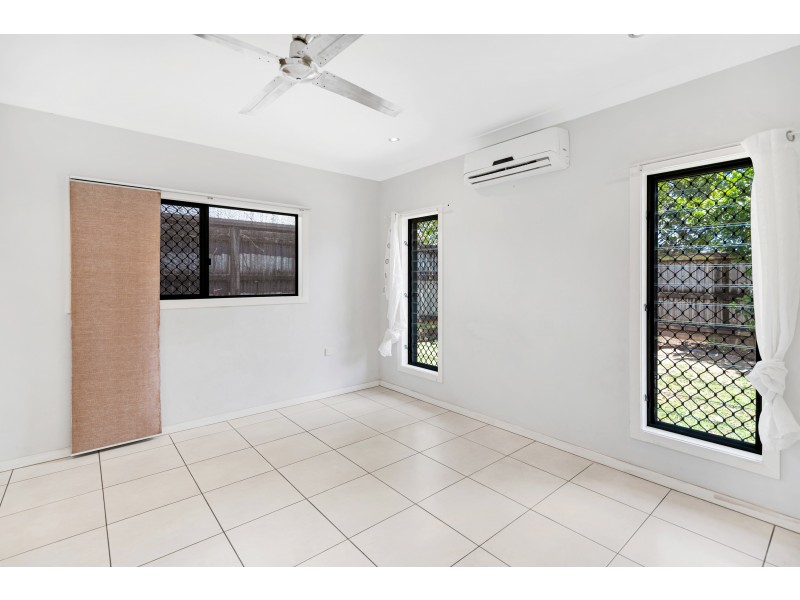 64 Norfolk Circuit, Redlynch QLD 4870