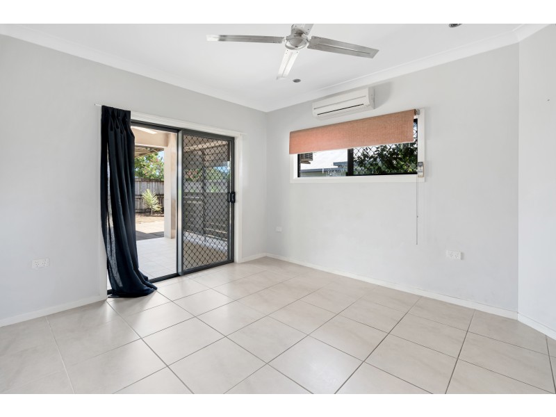 64 Norfolk Circuit, Redlynch QLD 4870