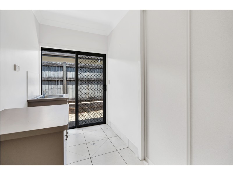 64 Norfolk Circuit, Redlynch QLD 4870