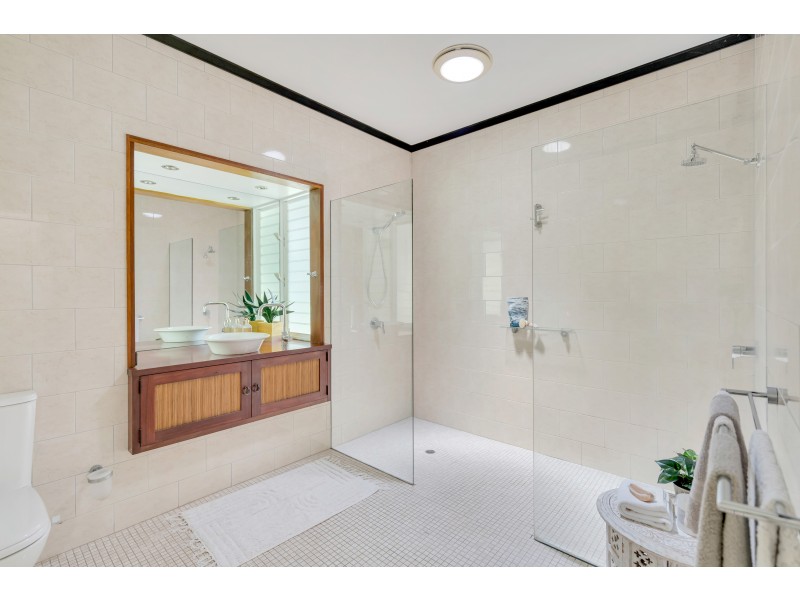 77 Walsh Street, Edge Hill QLD 4870