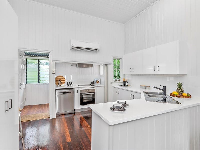 21 Rose Street, Westcourt QLD 4870
