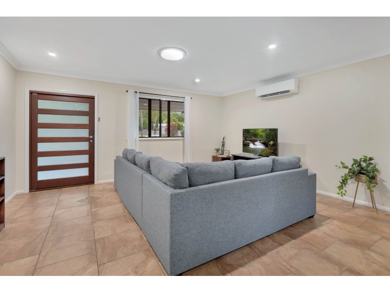 1 Ponticello Street, Whitfield QLD 4870