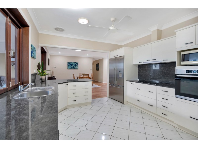 1 Ponticello Street, Whitfield QLD 4870
