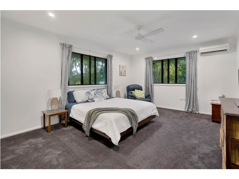 1 Ponticello Street, Whitfield QLD 4870