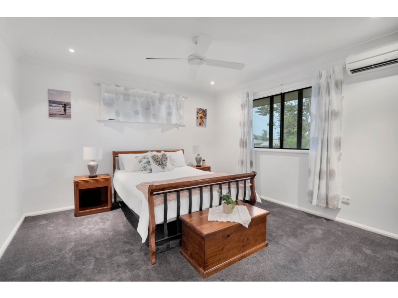 1 Ponticello Street, Whitfield QLD 4870