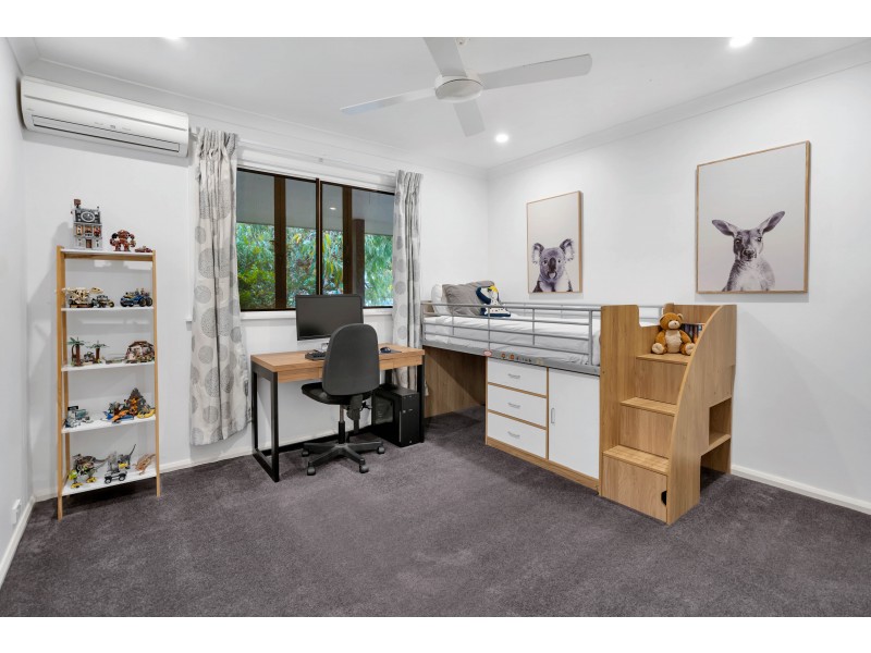 1 Ponticello Street, Whitfield QLD 4870