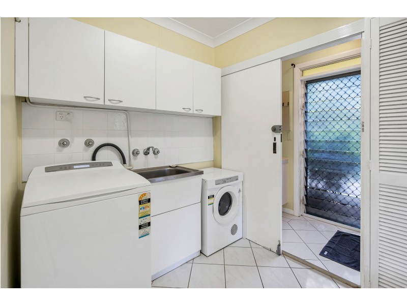 1 Ponticello Street, Whitfield QLD 4870