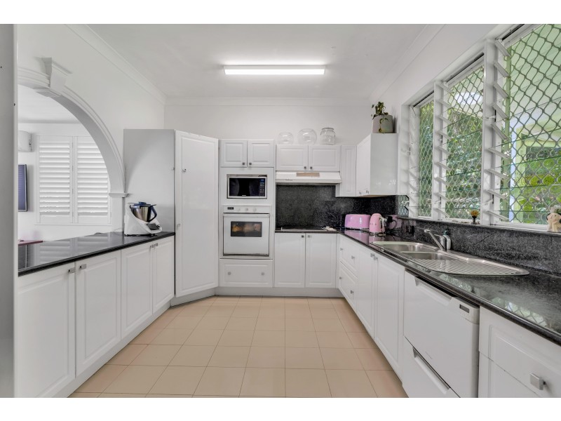 11 Honeysuckle Street, Bayview Heights QLD 4868