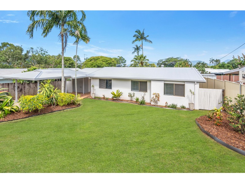 2 Rogers Close, Whitfield QLD 4870