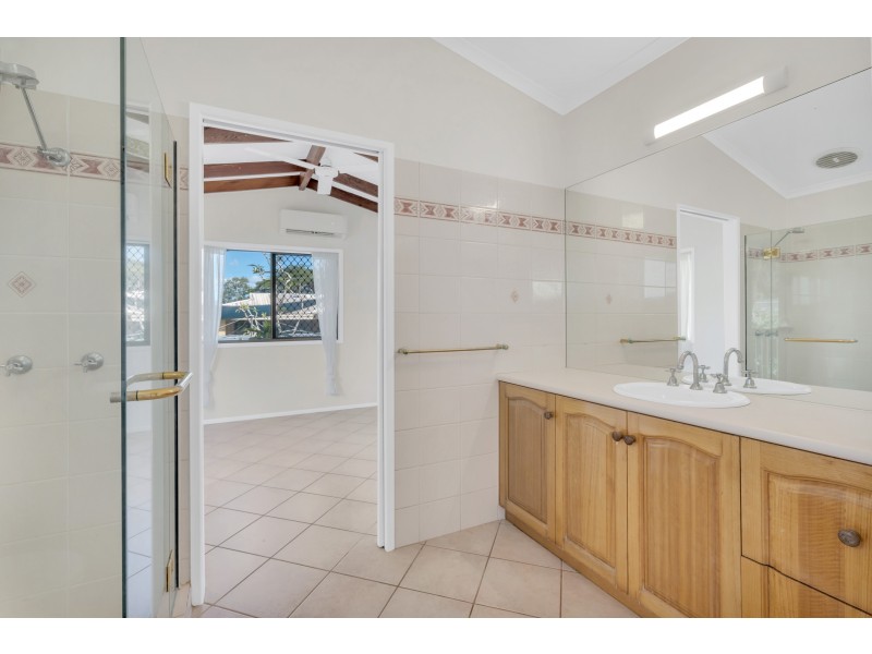 2 Rogers Close, Whitfield QLD 4870