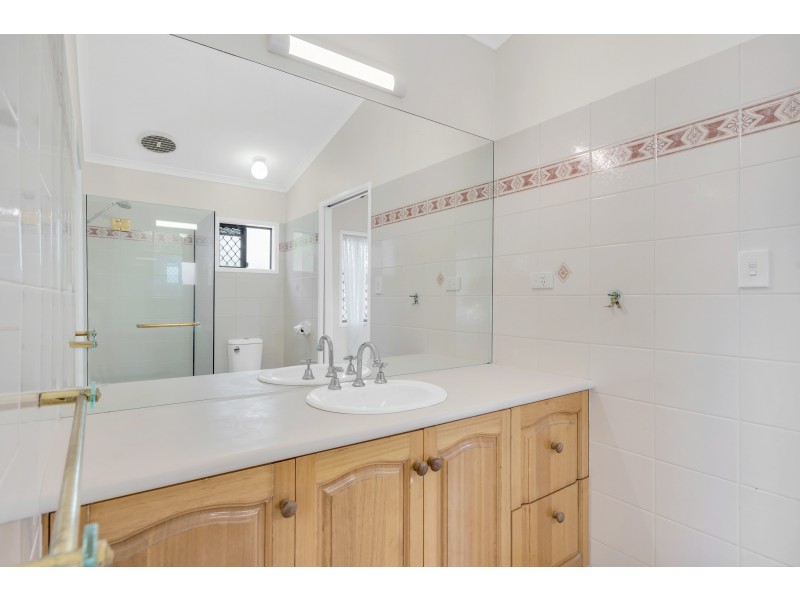 2 Rogers Close, Whitfield QLD 4870