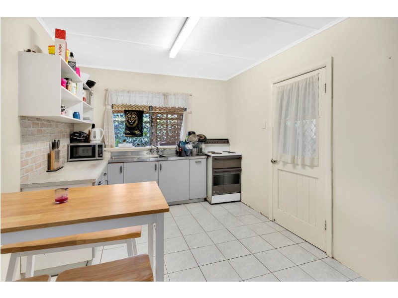 45 Miles Street, Manoora QLD 4870
