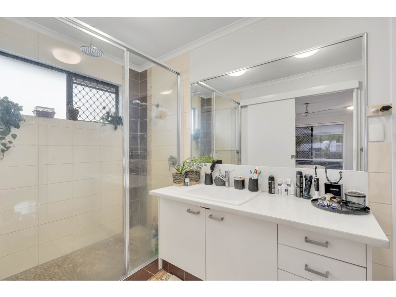 62 Mccormack Street, Manunda QLD 4870