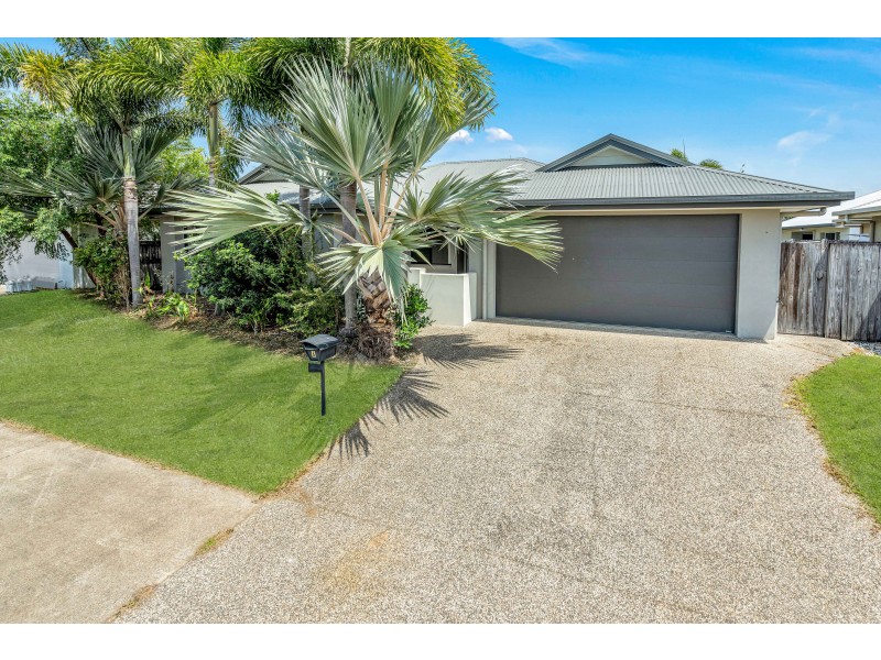 6 Totley Chase, Trinity Park QLD 4879