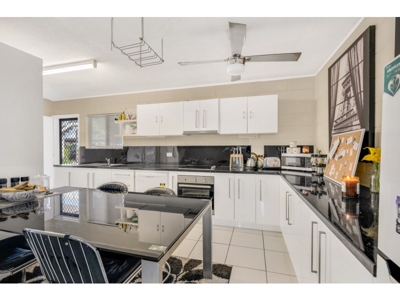 2/15 Pioneer Street, Manoora QLD 4870