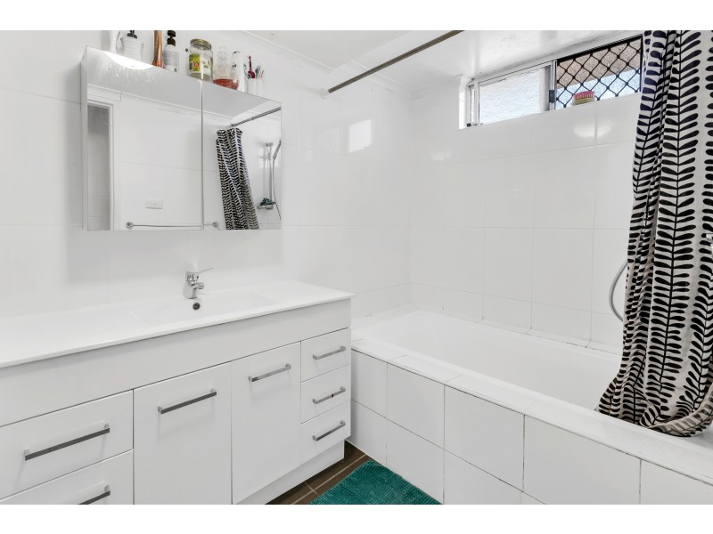 2/15 Pioneer Street, Manoora QLD 4870