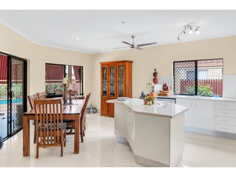 4 Opaline Close, Brinsmead QLD 4870