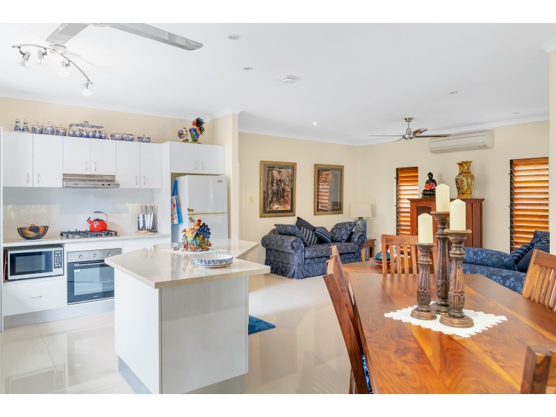 4 Opaline Close, Brinsmead QLD 4870