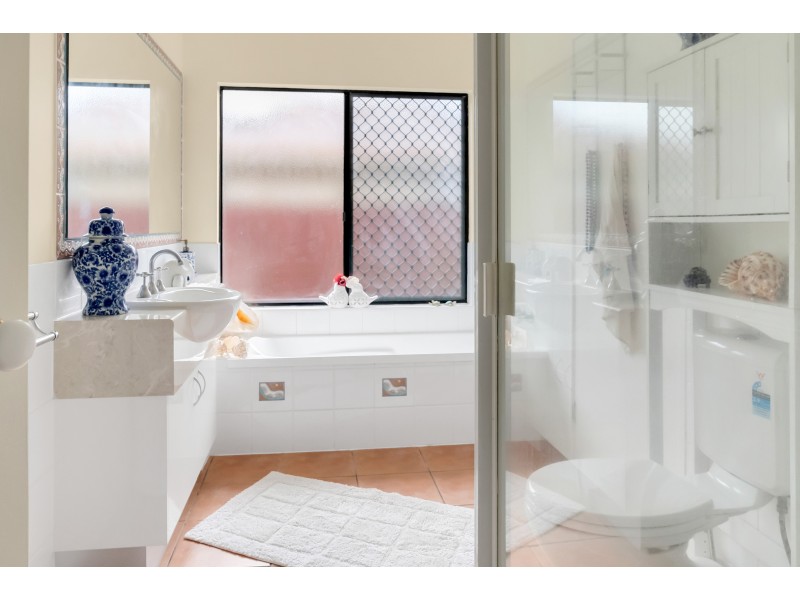 4 Opaline Close, Brinsmead QLD 4870