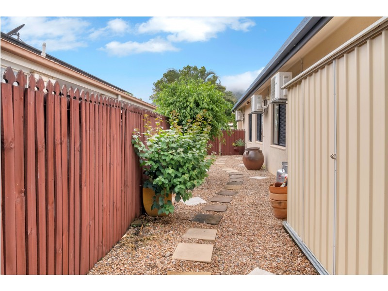 4 Opaline Close, Brinsmead QLD 4870