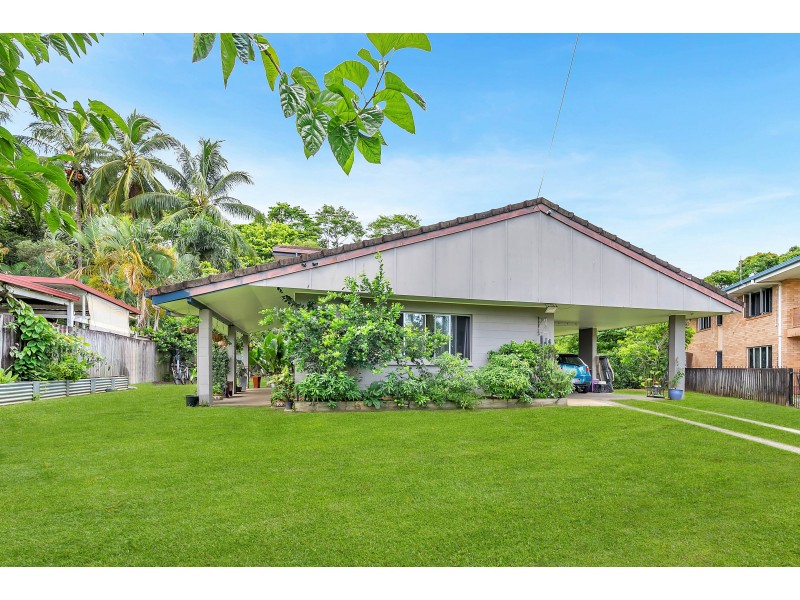 4 Maina Street, Woree QLD 4868