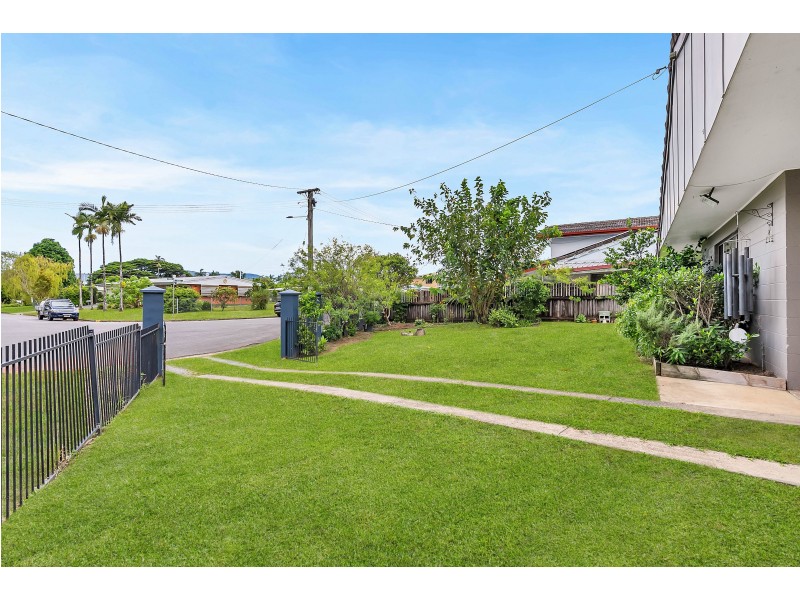 4 Maina Street, Woree QLD 4868