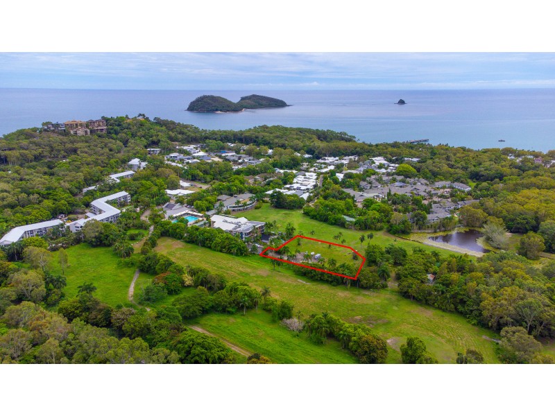 4L Coral Coast Drive, Palm Cove QLD 4879