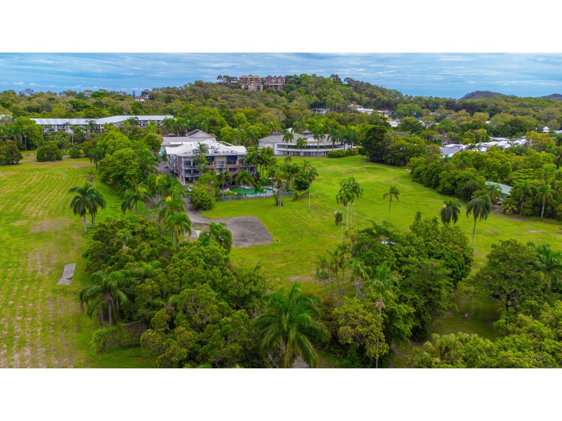 4L Coral Coast Drive, Palm Cove QLD 4879