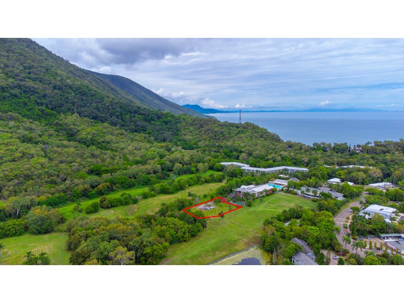 4L Coral Coast Drive, Palm Cove QLD 4879
